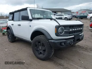 2022 Ford Bronco with VIN 1FMDE5BH2NLB90209, listed as a IAAI auction lot 41847294 with 17,721 mi miles. Bid and sale history available at carsss.com. Image 1.