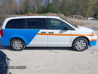 2019 Dodge Grand Caravan SE with VIN 2C4RDGBG8KR646829, listed as a IAAI auction lot 42136947 with 73,015 mi miles and . Bid and sale history available at DreamBid. Image 13.