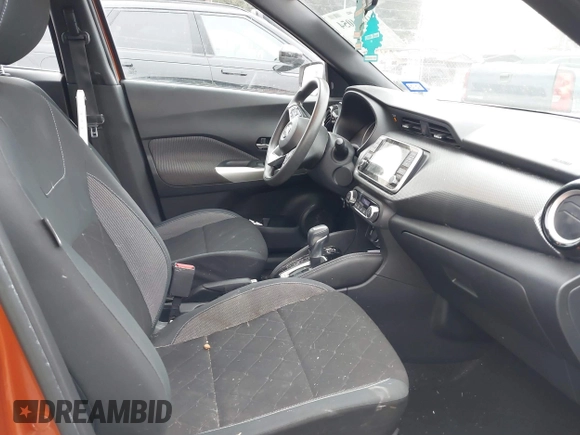 2019 Nissan Kicks SR with VIN 3N1CP5CU7KL556416, listed as a IAAI auction lot 41414054 with 53,250 mi miles. Bid and sale history available at carsss.com. Image 5.