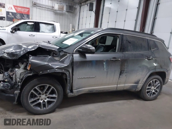 2018 Jeep Compass Altitude z VIN 3C4NJDBB9JT175313, wystawiony jako IAAI lot #41661102 z przebiegiem 101 996 mil mil oraz . Historia ofert i sprzedaży dostępna na DreamBid. Obrazek 14.