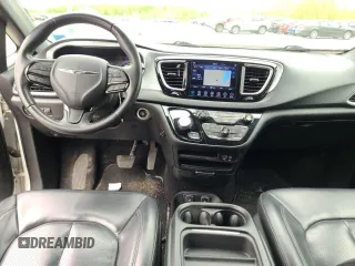 2019 Chrysler Pacifica Touring L с VIN 2C4RC1BG8KR537531, выставлен на аукционе Copart как лот 61310565 с пробегом 270 448 миль миль и Чистый • Clean title. История ставок и продаж доступна на DreamBid. Изображение 9.
