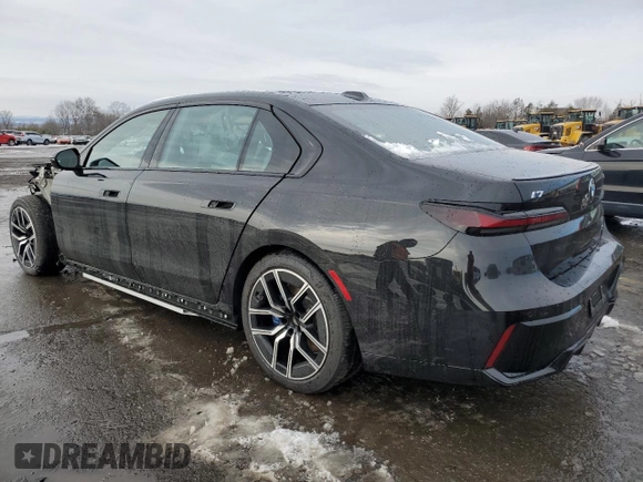 2024 BMW i7 xDrive60 z VIN WBY53EJ03RCP66405, wystawiony jako Copart lot #86143024 z przebiegiem 8304 mil mil oraz Szkody całkowita. Historia ofert i sprzedaży dostępna na DreamBid. Obrazek 2.