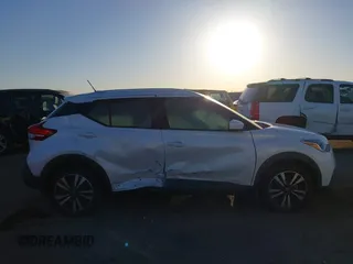 2019 Nissan Kicks SR z VIN 3N1CP5CU1KL546903, wystawiony jako IAAI lot #41765649 z przebiegiem 42 095 mil mil oraz . Historia ofert i sprzedaży dostępna na DreamBid. Obrazek 14.