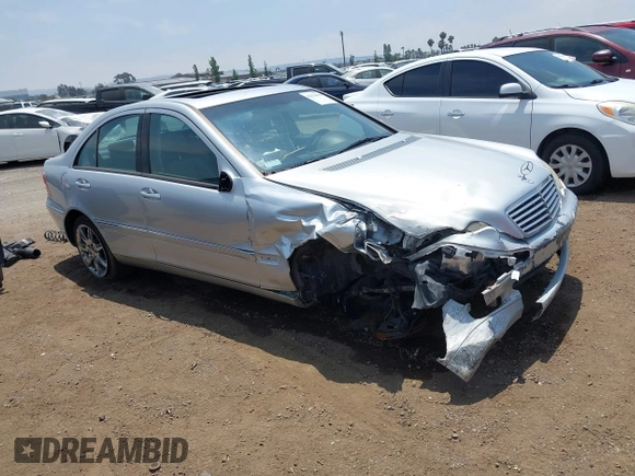 2003 Mercedes-Benz C 240 z VIN WDBRF61JX3E014283, wystawiony jako IAAI lot #42374919 z przebiegiem 181 694 mil mil oraz . Historia ofert i sprzedaży dostępna na DreamBid. Obrazek 1.