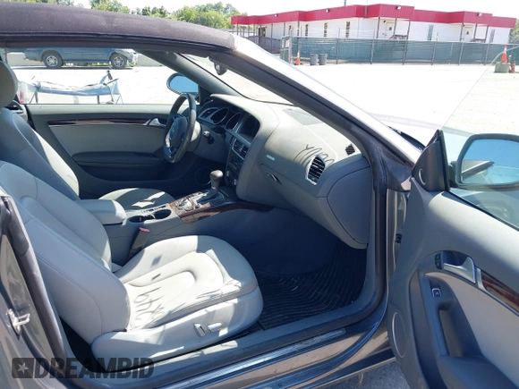 2014 Audi A5 Premium Plus z VIN WAULFAFH0EN003941, wystawiony jako IAAI lot #42406249 z przebiegiem 120 501 mil mil oraz . Historia ofert i sprzedaży dostępna na DreamBid. Obrazek 5.