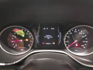 2020 Jeep Compass North z VIN 3C4NJDBB9LT124543, wystawiony jako IAAI lot #42323265 z przebiegiem 94 667 mil mil oraz . Historia ofert i sprzedaży dostępna na DreamBid. Obrazek 7.