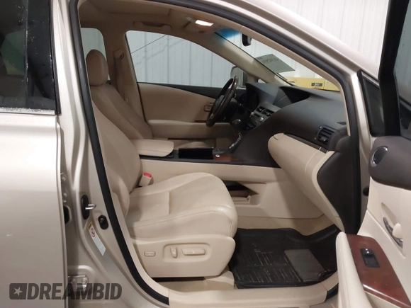 2013 Lexus RX 350 z VIN JTJZK1BA8D2417581, wystawiony jako IAAI lot #41392931 z przebiegiem 85 875 mil mil oraz . Historia ofert i sprzedaży dostępna na DreamBid. Obrazek 5.
