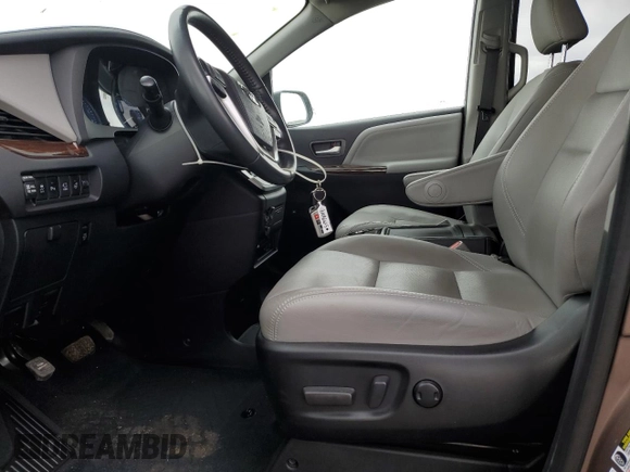 2020 Toyota Sienna XLE z VIN 5TDDZ3DC0LS231768, wystawiony jako Copart lot #54938104 z przebiegiem 47 345 mil mil oraz Szkoda całkowita • Salvage title. Historia ofert i sprzedaży dostępna na DreamBid. Obrazek 7.