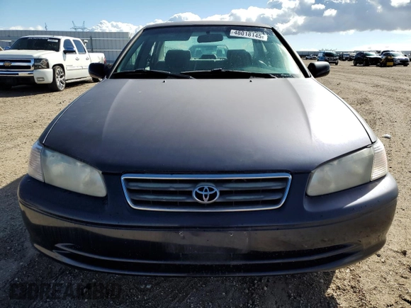 2000 Toyota Camry LE z VIN 4T1BF22KXYU953641, wystawiony jako Copart lot #48018145 z przebiegiem 118 587 mil mil oraz Czysty tytuł • Clean title. Historia ofert i sprzedaży dostępna na DreamBid. Obrazek 5.