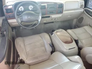 2005 Ford F-250 XL z VIN 1FTSX20P95EB03036, wystawiony jako Copart lot #52512595 z przebiegiem 135 678 mil mil oraz Czysty tytuł • Clean title. Historia ofert i sprzedaży dostępna na DreamBid. Obrazek 8.