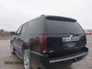 2010 Cadillac Escalade z VIN 1GYUKAEF7AR114664, wystawiony jako IAAI lot #41960278 z przebiegiem 138 327 mil mil oraz . Historia ofert i sprzedaży dostępna na DreamBid. Obrazek 3.