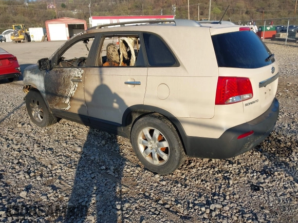 2011 Kia Sorento LX with VIN 5XYKTDA13BG065758, listed as a IAAI auction lot 41995416 with 121,500 mi miles and . Bid and sale history available at carsss.com. Image 3.