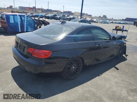 2011 BMW 3 Series 335i с VIN WBAKG7C5XBE598010, выставлен на аукционе Copart как лот 58190265 с пробегом 141 033 миль миль и Списание • Salvage title. История ставок и продаж доступна на DreamBid. Изображение 3.