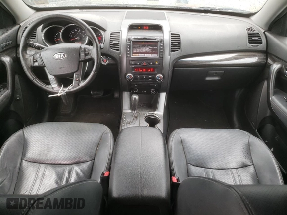 2012 Kia Sorento EX z VIN 5XYKU4A68CG209833, wystawiony jako Copart lot #53942035 z przebiegiem 216 199 mil mil oraz Szkoda całkowita • Salvage title. Historia ofert i sprzedaży dostępna na DreamBid. Obrazek 8.