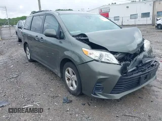 2018 Toyota Sienna LE Auto Access Seat с VIN 5TDKZ3DCXJS957822, выставлен на аукционе IAAI как лот 42367863 с пробегом 75 237 миль миль и . История ставок и продаж доступна на DreamBid. Изображение 1.
