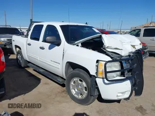 2011 Chevrolet Silverado 1500 LT with VIN 3GCUKSE24BG233850, listed as a IAAI auction lot 41663302 with 147,333 mi miles. Bid and sale history available at carsss.com. Image 1.