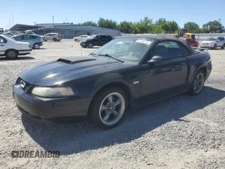 2003 Ford Mustang GT Deluxe z VIN 1FAFP45X23F436939, wystawiony jako Copart lot #61106135 z przebiegiem 105 860 mil mil oraz Czysty tytuł • Clean title. Historia ofert i sprzedaży dostępna na DreamBid. Obrazek 1.