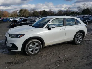 2024 Honda HR-V LX with VIN 3CZRZ1H38RM738439, listed as a Copart auction lot 84208484 with 10,072 mi miles and Clean Title. Bid and sale history available at carsss.com. Image 1.