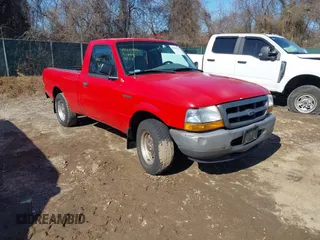 2000 Ford Ranger XL with VIN 1FTYR10C1YTA98667, listed as a IAAI auction lot 41650372 with 174,517 mi miles. Bid and sale history available at carsss.com. Image 1.