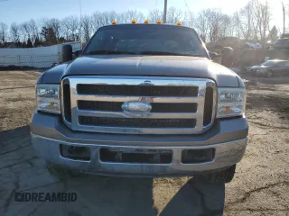 2006 Ford F-250 XL z VIN 1FTSW21566ED03468, wystawiony jako Copart lot #47641765 z przebiegiem 136 368 mil mil oraz Szkoda całkowita • Salvage title. Historia ofert i sprzedaży dostępna na DreamBid. Obrazek 5.