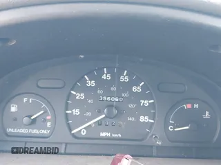 1997 Geo Metro LSi z VIN 2C1MR2299V6736395, wystawiony jako IAAI lot #41987306 z przebiegiem 356 060 mil mil oraz . Historia ofert i sprzedaży dostępna na DreamBid. Obrazek 7.