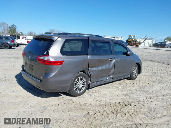 2018 Toyota Sienna XLE Auto Access Seat with VIN 5TDYZ3DC4JS958698, listed as a IAAI auction lot 41815340 with 164,903 mi miles. Bid and sale history available at carsss.com. Image 4.