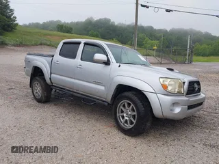 2011 Toyota Tacoma z VIN 3TMLU4EN4BM076284, wystawiony jako IAAI lot #42335082 z przebiegiem 247 994 mil mil oraz . Historia ofert i sprzedaży dostępna na DreamBid. Obrazek 1.