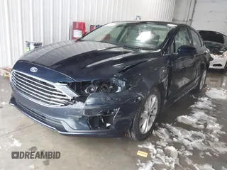2020 Ford Fusion SE with VIN 3FA6P0HD0LR111817, listed as a IAAI auction lot 41542207 with 59,718 mi miles. Bid and sale history available at carsss.com. Image 2.