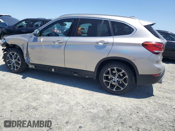 2022 BMW X1 xDrive28i z VIN WBXJG9C0XN5V40453, wystawiony jako Copart lot #56698705 z przebiegiem 31 091 mil mil oraz Szkoda całkowita • Salvage title. Historia ofert i sprzedaży dostępna na DreamBid. Obrazek 2.