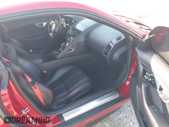 2015 Jaguar F-Type R z VIN SAJWA6DA6FMK21764, wystawiony jako IAAI lot #41406202 z przebiegiem 59 253 mil mil oraz . Historia ofert i sprzedaży dostępna na DreamBid. Obrazek 5.