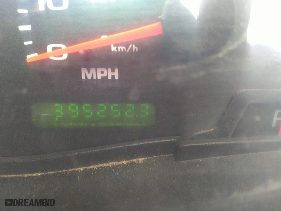 2002 Ford Super Duty F-350 SRW XL with VIN 1FTSX31F32ED01005, listed as a IAAI auction lot 32993712 with 395,252 mi miles. Bid and sale history available at carsss.com. Image 7.