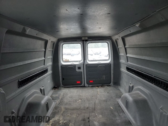 2013 Ford Econoline Cargo Commercial z VIN 1FTNS1EW5DDA34193, wystawiony jako Copart lot #61044115 z przebiegiem 271 145 mil mil oraz Czysty tytuł • Clean title. Historia ofert i sprzedaży dostępna na DreamBid. Obrazek 10.