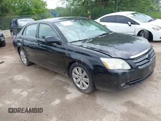 2007 Toyota Avalon XL z VIN 4T1BK36BX7U215302, wystawiony jako IAAI lot #42499917 z przebiegiem 181 503 mil mil oraz . Historia ofert i sprzedaży dostępna na DreamBid. Obrazek 1.