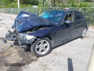 2008 BMW 3 Series 328xi z VIN WBAVC93538K056827, wystawiony jako IAAI lot #41646425 z przebiegiem Nie podano mil oraz . Historia ofert i sprzedaży dostępna na DreamBid. Obrazek 17.