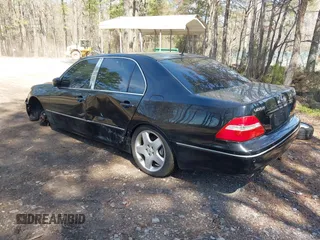 2005 Lexus LS 430 with VIN JTHBN36F355013969, listed as a IAAI auction lot 41887437 with 232,163 mi miles. Bid and sale history available at carsss.com. Image 3.