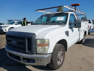 2008 Ford F-250 XL z VIN 1FTNF20588EA12052, wystawiony jako IAAI lot #42699890 z przebiegiem 262 049 mil mil oraz . Historia ofert i sprzedaży dostępna na DreamBid. Obrazek 2.