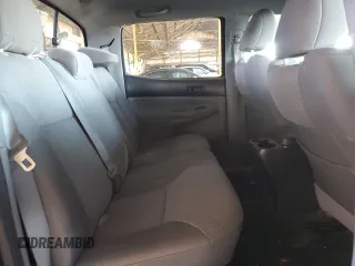2015 Toyota Tacoma z VIN 3TMLU4EN9FM192716, wystawiony jako Copart lot #61462045 z przebiegiem 103 240 mil mil oraz Szkoda całkowita • Salvage title. Historia ofert i sprzedaży dostępna na DreamBid. Obrazek 10.