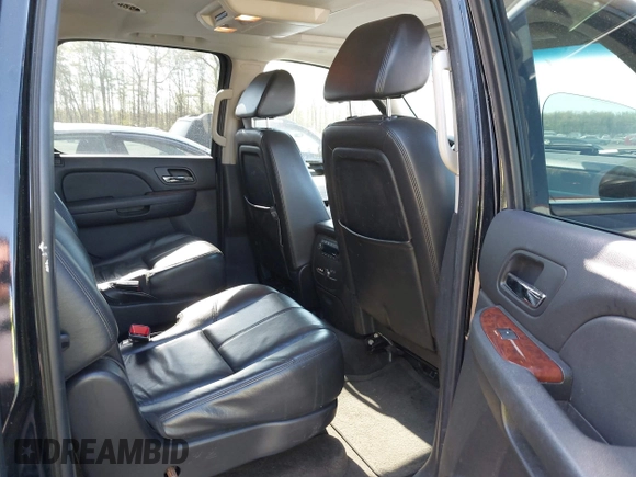 2008 Chevrolet Suburban LTZ with VIN 1GNFK16308R272980, listed as a IAAI auction lot 42055176 with 269,262 mi miles. Bid and sale history available at carsss.com. Image 8.