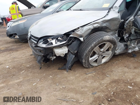 2015 Volkswagen Golf SEL z VIN 3VWRA7AU0FM077582, wystawiony jako IAAI lot #42261201 z przebiegiem 103 745 mil mil oraz . Historia ofert i sprzedaży dostępna na DreamBid. Obrazek 6.
