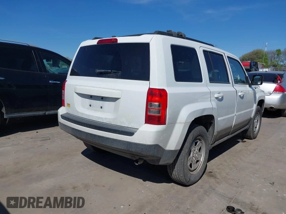 2015 Jeep Patriot High Altitude with VIN 1C4NJRAB4FD393641, listed as a IAAI auction lot 41814354 with 119,816 mi miles. Bid and sale history available at carsss.com. Image 4.