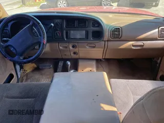 2000 Dodge 2500 z VIN 3B7KF2363YG104640, wystawiony jako Copart lot #45928635 z przebiegiem 206 162 mil mil oraz Czysty tytuł • Clean title. Historia ofert i sprzedaży dostępna na DreamBid. Obrazek 9.