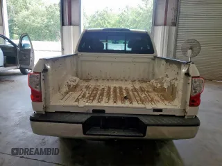 2017 Nissan Titan SV z VIN 1N6AA1EJ9HN569787, wystawiony jako Copart lot #59105715 z przebiegiem 116 332 mil mil oraz Czysty tytuł • Clean title. Historia ofert i sprzedaży dostępna na DreamBid. Obrazek 6.