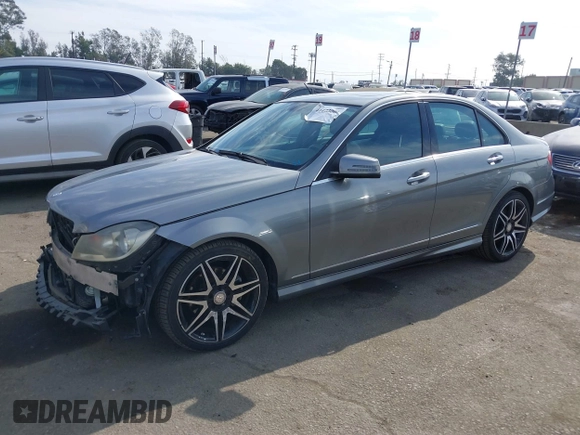 2014 Mercedes-Benz C 250 Sport z VIN WDDGF4HBXEG220003, wystawiony jako IAAI lot #41473006 z przebiegiem 98 949 mil mil oraz . Historia ofert i sprzedaży dostępna na DreamBid. Obrazek 15.