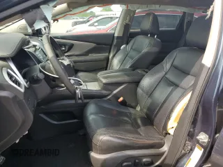 2015 Nissan Murano SL z VIN 5N1AZ2MH6FN233555, wystawiony jako Copart lot #55027435 z przebiegiem 220 609 mil mil oraz Szkoda całkowita • Salvage title. Historia ofert i sprzedaży dostępna na DreamBid. Obrazek 7.