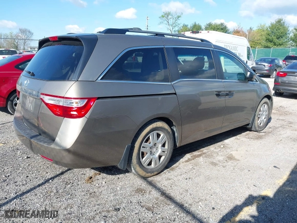 2012 Honda Odyssey LX with VIN 5FNRL5H29CB091860, listed as a IAAI auction lot 42000688 with 295,551 mi miles. Bid and sale history available at carsss.com. Image 4.