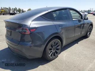 2024 Tesla Model Y z VIN 7SAYGDED7RF056570, wystawiony jako Copart lot #55097125 z przebiegiem 17 019 mil mil oraz Szkoda całkowita • Salvage title. Historia ofert i sprzedaży dostępna na DreamBid. Obrazek 3.