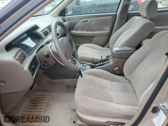 2001 Toyota Camry CE z VIN 4T1BG22K41U104477, wystawiony jako Copart lot #58437155 z przebiegiem 84 355 mil mil oraz Czysty tytuł • Clean title. Historia ofert i sprzedaży dostępna na DreamBid. Obrazek 7.
