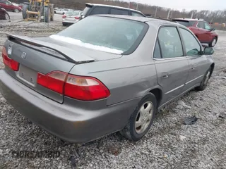 2000 Honda Accord EX z VIN 1HGCG5658YA142693, wystawiony jako IAAI lot #41618554 z przebiegiem 302 381 mil mil oraz . Historia ofert i sprzedaży dostępna na DreamBid. Obrazek 4.