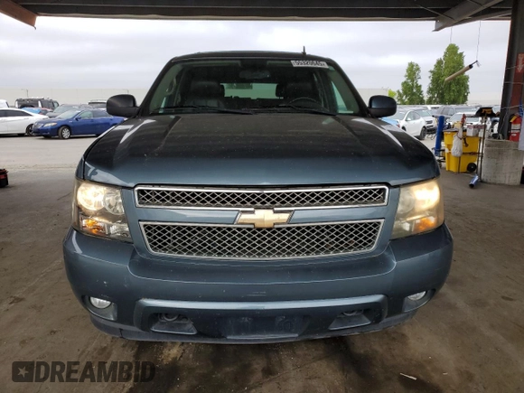 2010 Chevrolet Tahoe LT z VIN 1GNUKBE09AR257856, wystawiony jako Copart lot #55320645 z przebiegiem 225 943 mil mil oraz Czysty tytuł • Clean title. Historia ofert i sprzedaży dostępna na DreamBid. Obrazek 5.