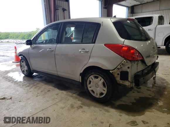 2010 Nissan Versa S z VIN 3N1BC1CP5AL376294, wystawiony jako Copart lot #57912125 z przebiegiem 199 491 mil mil oraz Szkoda całkowita • Salvage title. Historia ofert i sprzedaży dostępna na DreamBid. Obrazek 2.